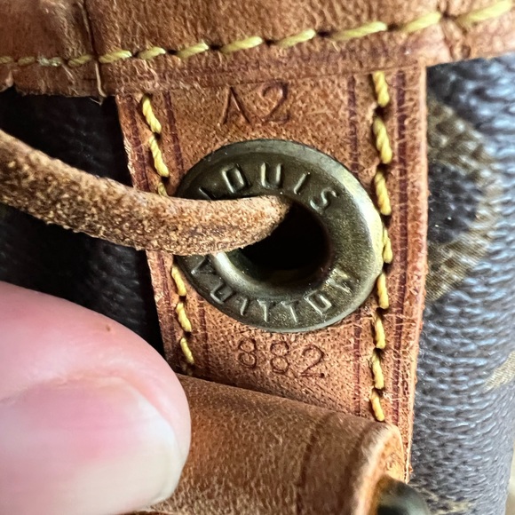 Louis Vuitton Bucket GM - Picture 17 of 17